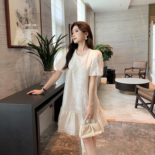 [奢姿轻奢系列]大码女装2025夏季绣花裙子胖妹妹荷叶摆时尚连衣裙8942826465【1】 商品图0