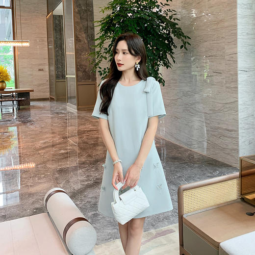 [奢姿轻奢系列]大码女装2025夏季胖妹妹蝴蝶立体装饰时尚连衣裙8942810006 商品图4