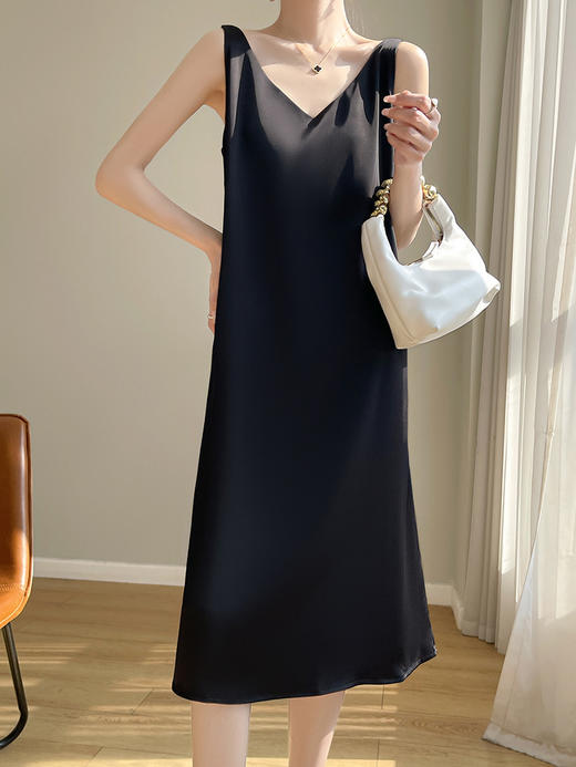 【赫本风无袖V领吊带连衣裙】中长款a字背心内搭裙 仿真丝西装打底裙  商品图1