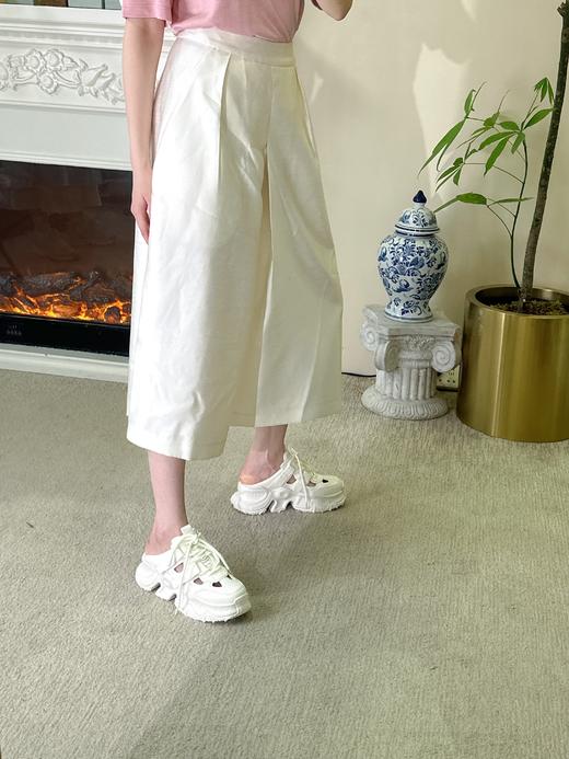 镂空设计7.5cm厚底老爹鞋  透气舒适、柔软耐穿！ 上脚显腿细、拉长比例气场十足 夏季穿搭好帮手  可外穿真皮包头半包拖鞋  无后跟懒人厚底松糕小白鞋 时髦百搭吸睛 商品图12