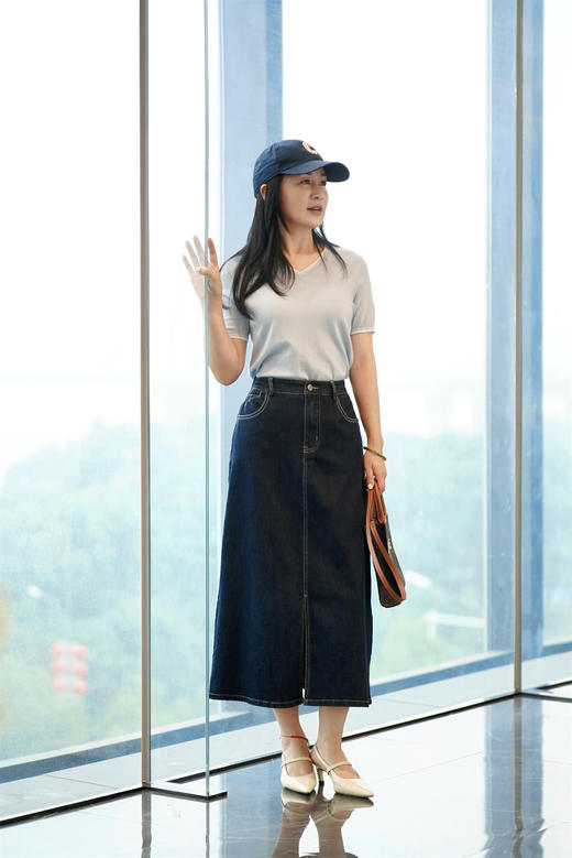 臣禾V领针织T恤JZ242050322 商品图4