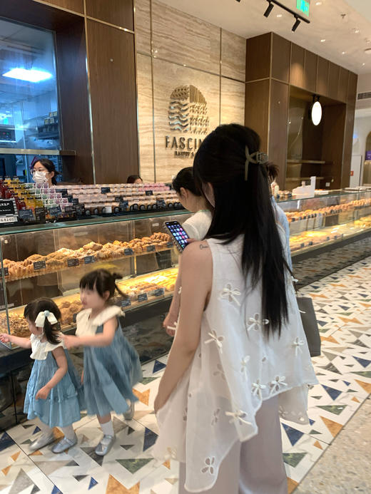 Read Nameless /镂空花朵设计师无袖上衣＋贵妇醋酸滑滑裤 商品图12