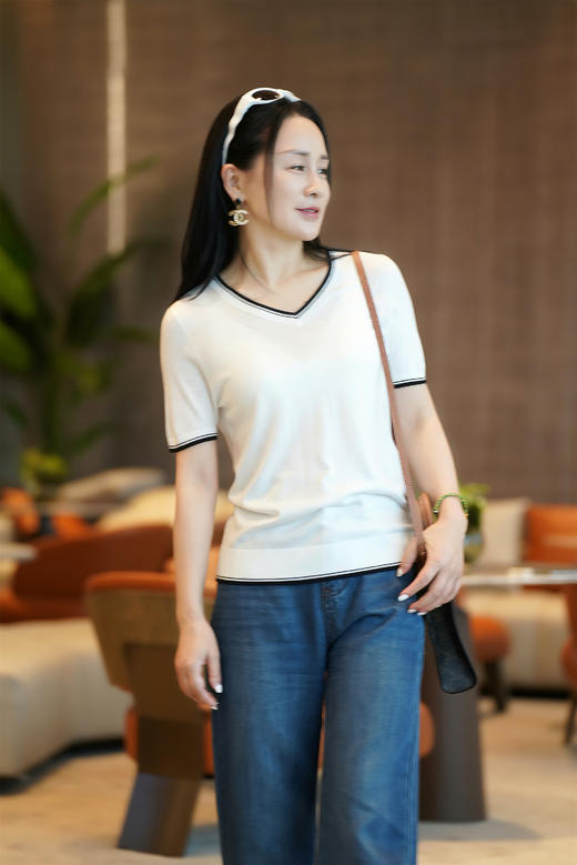 臣禾V领针织T恤JZ242050322 商品图5