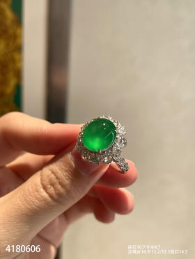 近玻璃种阳艳绿蛋面戒指【4180606】具体价格微信咨询