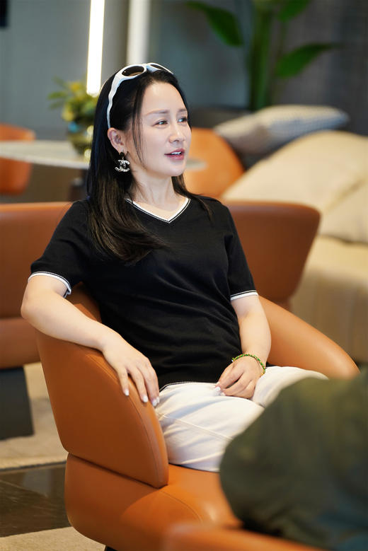 臣禾V领针织T恤JZ242050322 商品图11