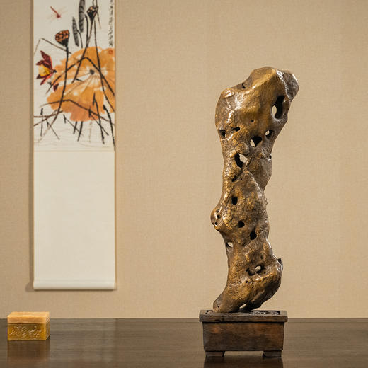 清 王冶梅款太湖石瘦云文房赏石（红木座） 商品图4