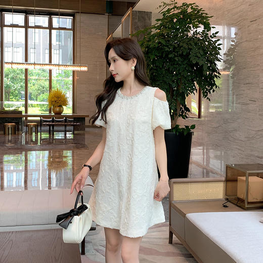 [奢姿轻奢系列]珍珠圆领连衣裙大码女装夏季新款胖妹妹露肩裙子8942860097 商品图1