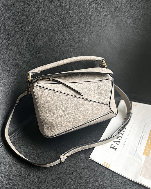 单品包邮 现货 THS 6.22-无 loe家 新色 大牛工厂 几何拼接包 2色 CQ1332 商品图2