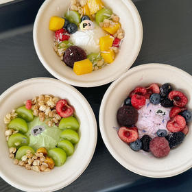 希腊酸奶碗（装饰水果随季节变化）