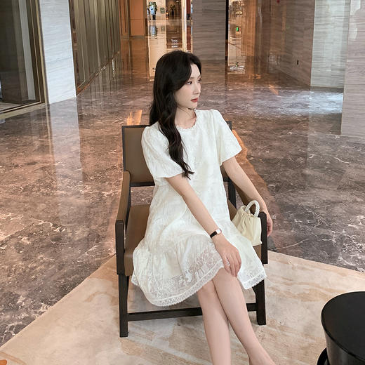 [奢姿轻奢系列]大码女装2025夏季绣花裙子胖妹妹荷叶摆时尚连衣裙8942826465【1】 商品图3