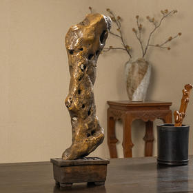 清 王冶梅款太湖石瘦云文房赏石（红木座）