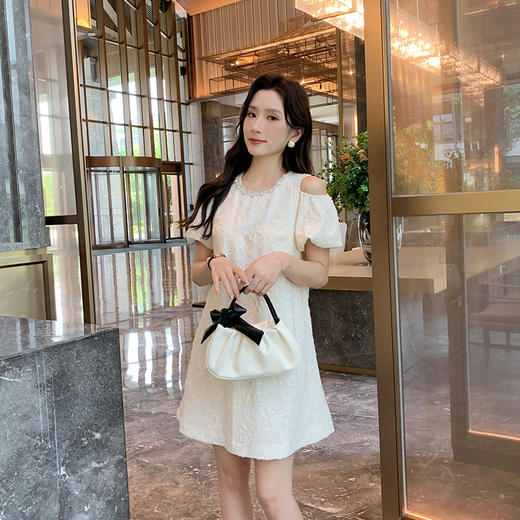 [奢姿轻奢系列]珍珠圆领连衣裙大码女装夏季新款胖妹妹露肩裙子8942860097 商品图0
