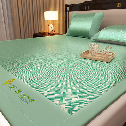 【冰爽驱蚊！艾草冰丝凉席套装】凉而不冰 折叠收纳 裸睡舒适 柔软透气 爽滑贴肤 触感细腻 三件套夏天藤席草席空调软席子 商品图8