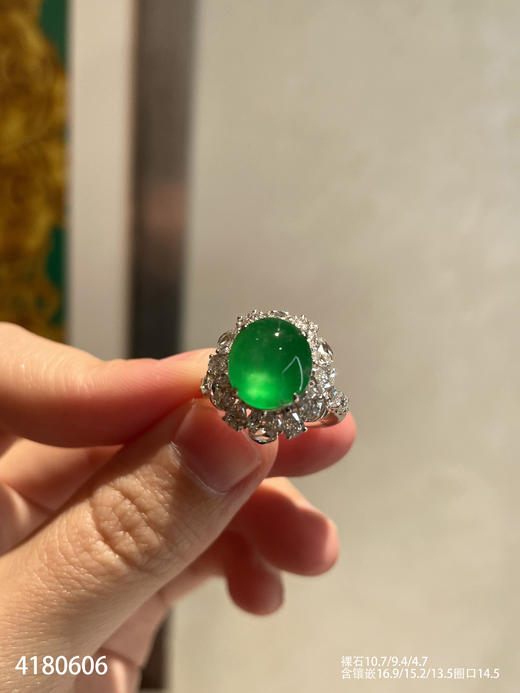 近玻璃种阳艳绿蛋面戒指【4180606】具体价格微信咨询 商品图1