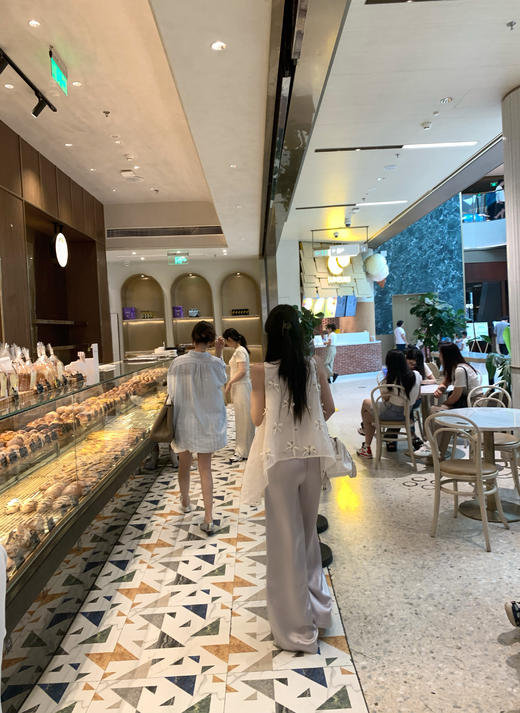 Read Nameless /镂空花朵设计师无袖上衣＋贵妇醋酸滑滑裤 商品图5