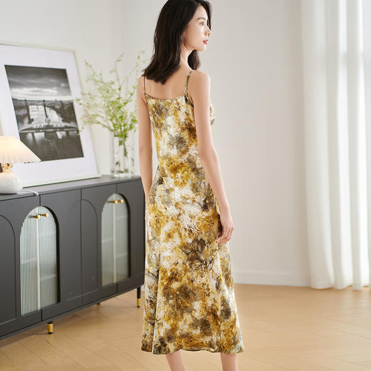 剩S/M/XL 米思阳2025夏季新款慵懒简约吊带连衣裙高腰设计感印花中长裙3005 商品图3