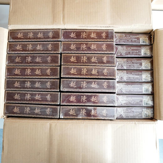 【珍藏品】1998年油蜡纸镭射标7581原件珍藏品 可准确年份的镭射标7581老熟茶 干仓真品 2004年礼盒包装一盒一片 一片250克 经典老熟茶砖高性价比 商品图3