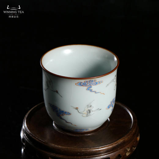 问鼎汝瓷鼎峰系列月白老款手握杯（祥云飞鹤）（缺货） 商品图1