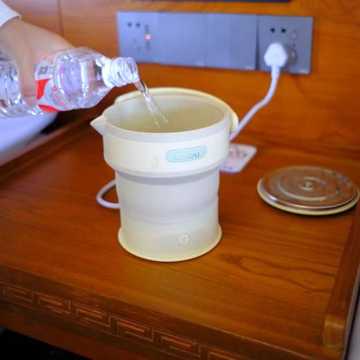 【奕虹新疆行】【可折叠电烧水壶+绒布袋】奕虹旅行好物推荐 告别没有热水的烦恼 出差旅行好伴侣 小巧轻便 走到哪带到哪 304不锈钢发热盘 食品级加厚硅胶 600ml容量 商品图3