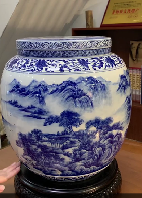 柴窑最大号的山水茶叶罐