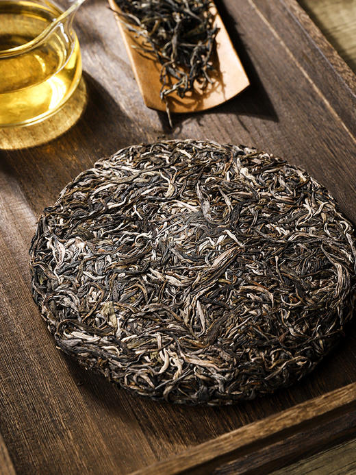 【王侯将相—冠军侯：霍去病】约8900一芽一叶成就一片茶饼 比茶王地单株更奢侈豪华！357克/饼茶，一箱内含6饼茶 拍5箱发6箱 商品图3