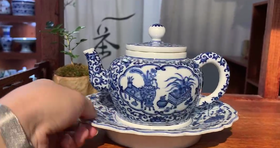 缠枝莲开窗博古套组