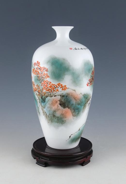 釉下五彩雨后秋山赏瓶 商品图0