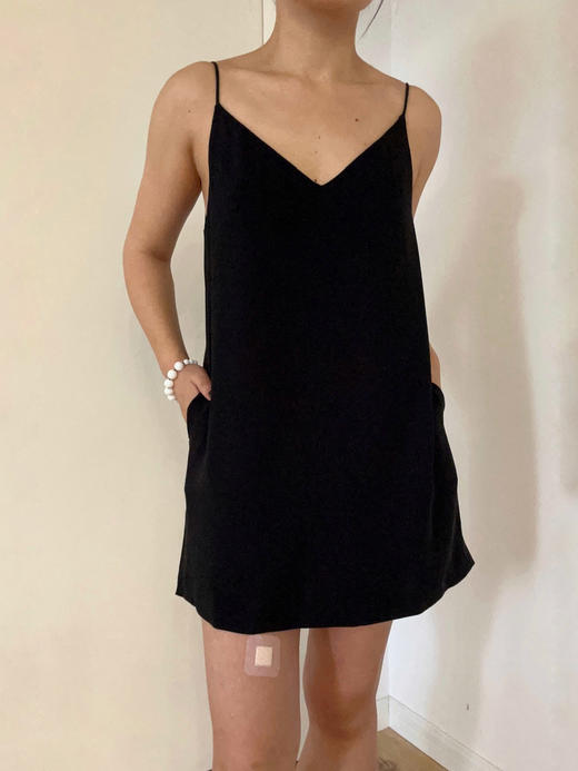 KUNMANMA｜the Reader Dress 前后V领吊带短裙 侧开叉 [ 黑 / 白 ] 商品图5