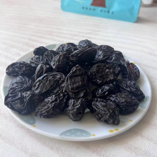 新疆西梅干~自然风干，不含甜蜜素、添加剂，纯净的西梅干。味道酸甜很自然，孕妇老人孩子都可以吃。 商品图4