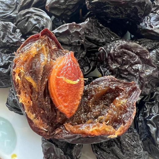 新疆西梅干~自然风干，不含甜蜜素、添加剂，纯净的西梅干。味道酸甜很自然，孕妇老人孩子都可以吃。 商品图3