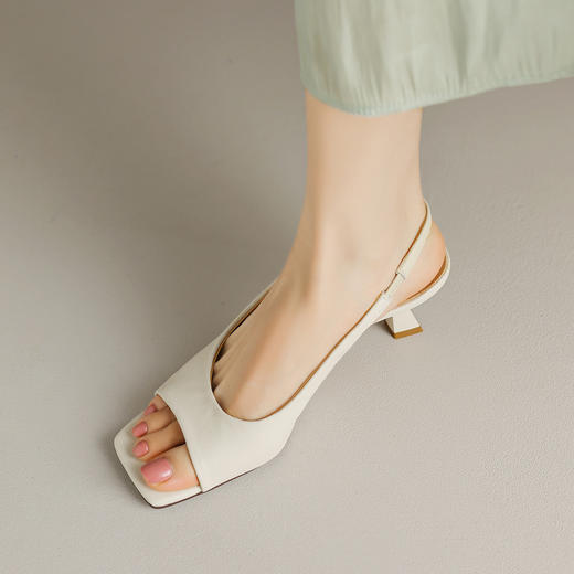 BSH3040319大小码可退简约优雅配裙子2024夏季全皮细中跟方头露趾牛皮凉鞋女 商品图0