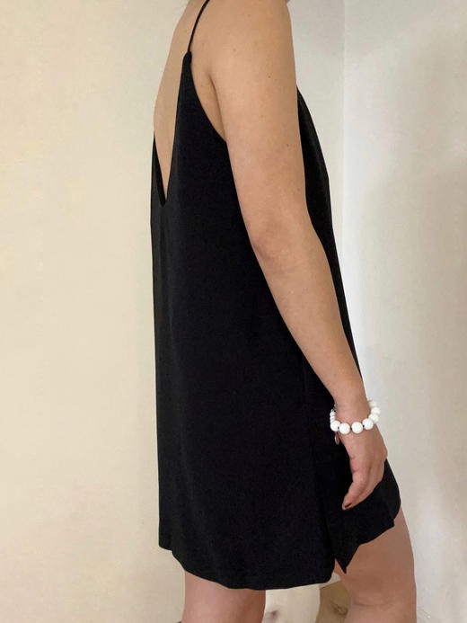 KUNMANMA｜the Reader Dress 前后V领吊带短裙 侧开叉 [ 黑 / 白 ] 商品图7