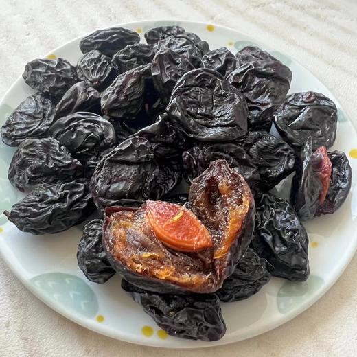 新疆西梅干~自然风干，不含甜蜜素、添加剂，纯净的西梅干。味道酸甜很自然，孕妇老人孩子都可以吃。 商品图2