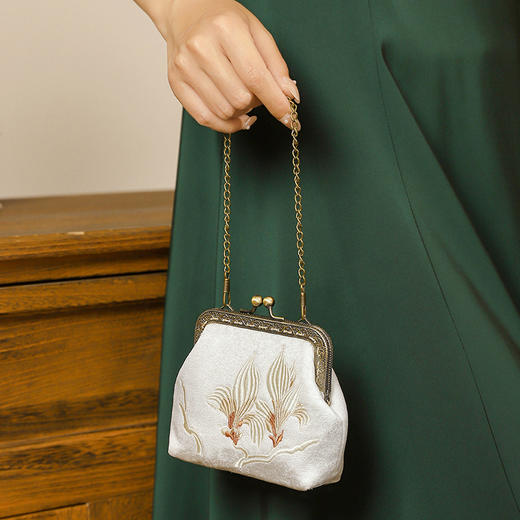 CY绣花手提包零钱包  古风旗袍宴会手拿包链条包  金属锁扣绣花包 商品图2