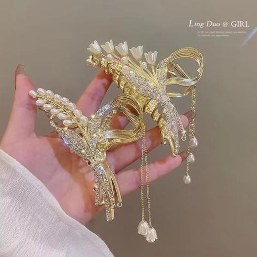 【新款古风流苏精美重工艺鲨鱼夹】铃兰花流苏盘发抓夹发饰，盘发金属花朵鲨鱼抓夹，款式多用后脑勺古风发夹子女发卡夏季花朵鲨鱼夹头QQ 商品图3