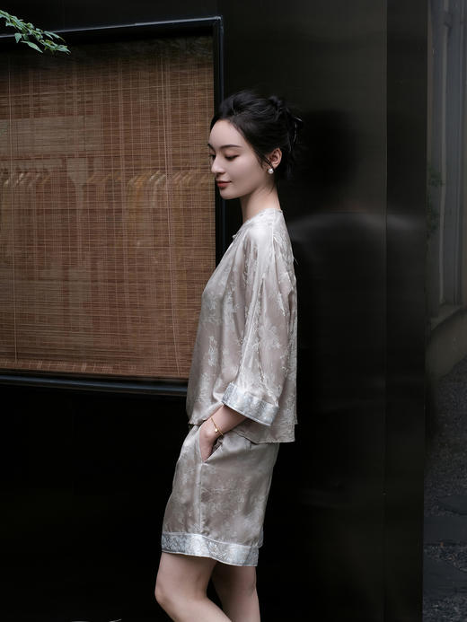 盛唐婧 |提花真丝缎气质短裤 商品图3
