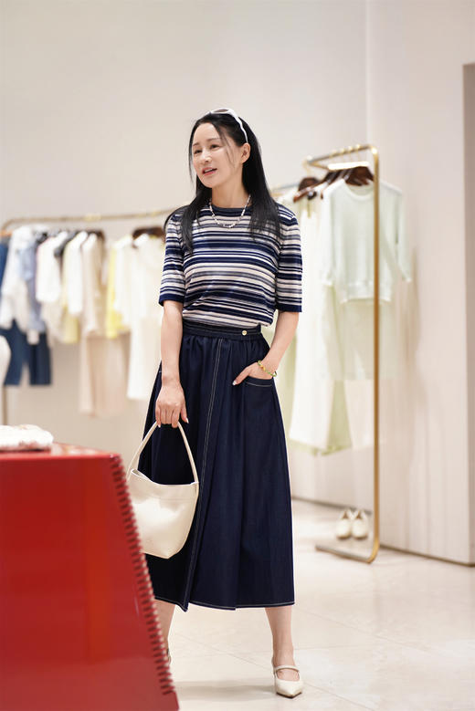 【S1】臣禾	律动条纹T恤	JZ242050375 商品图2