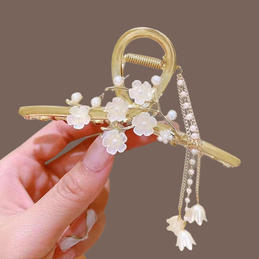 【新款古风流苏精美重工艺鲨鱼夹】铃兰花流苏盘发抓夹发饰，盘发金属花朵鲨鱼抓夹，款式多用后脑勺古风发夹子女发卡夏季花朵鲨鱼夹头QQ 商品图14
