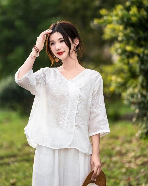【YW】无忧购国风宽松复古V领斜襟刺绣苎麻上衣6623（截单后7天发货)25年清仓捡漏 商品图0