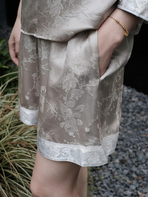 盛唐婧 |提花真丝缎气质短裤 商品图1