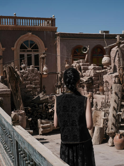 盛唐牡丹盛奢系列|京绣江崖海水纹盘金马夹(特殊商品不退不换) 商品图7