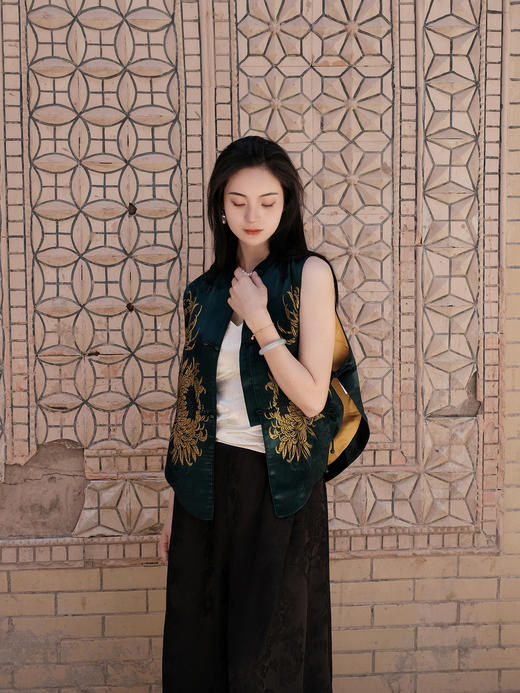 盛唐牡丹盛奢系列|织金老软缎菊花纹圆摆马甲(特殊商品不退不换) 商品图0