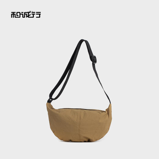 和诚行 2024新款街头风尼龙布包男女同款时尚运动休闲包单肩包4410037 商品图4