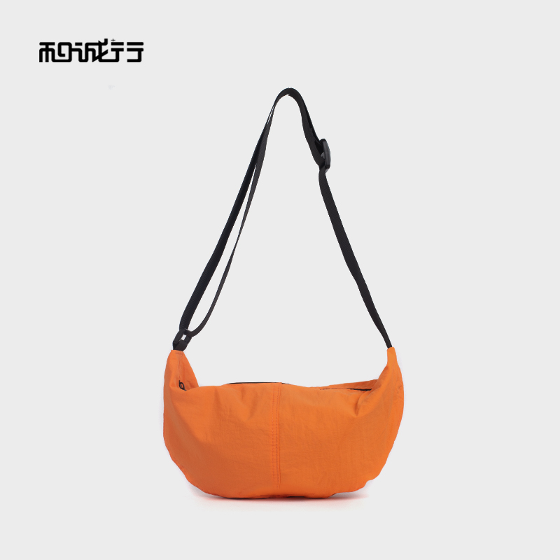和诚行 2024新款街头风尼龙布包男女同款时尚运动休闲包单肩包4410037