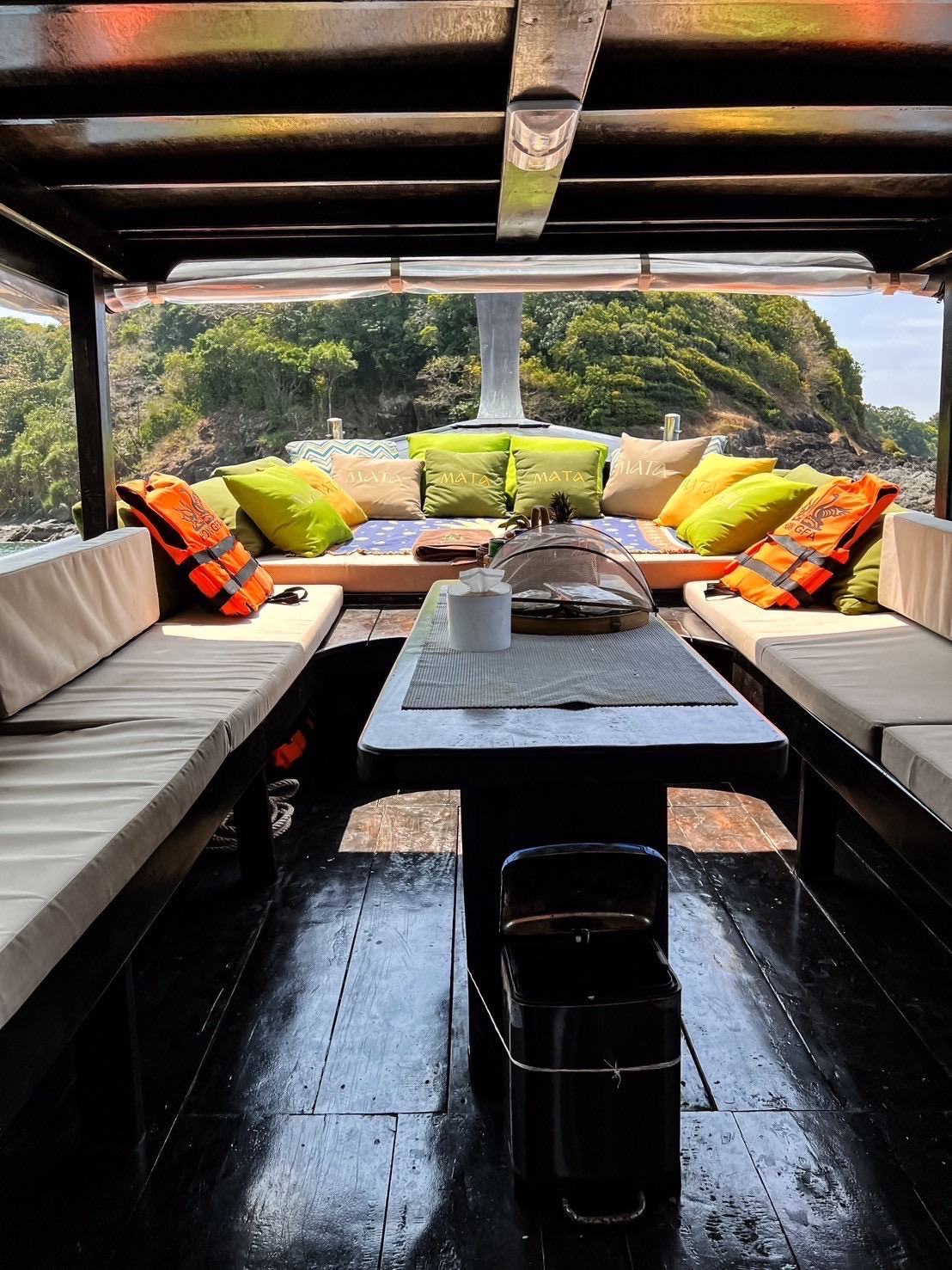 【普吉包船豪华网红长尾船Mata半日游】饮料|小吃软饮|新鲜椰子时令水果|浮潜|网红打卡点拍照|1-6人