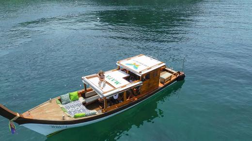 【普吉包船豪华网红长尾船Mata半日游】饮料|小吃软饮|新鲜椰子时令水果|浮潜|网红打卡点拍照|1-6人 商品图6