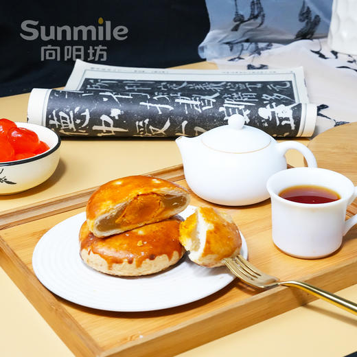 现烤蛋黄莲蓉饼 商品图0