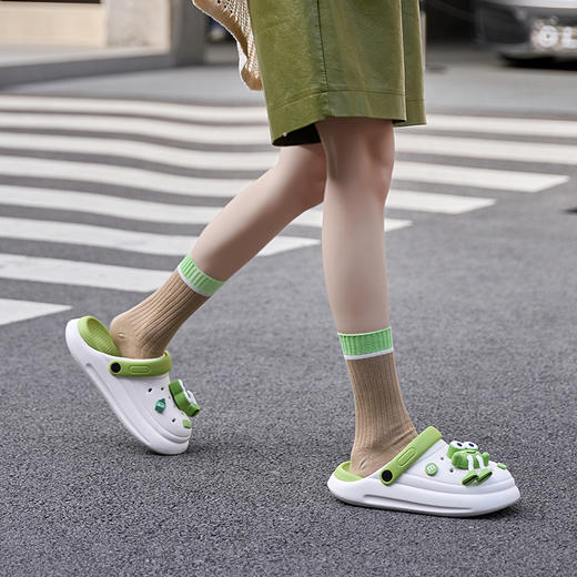 一鞋两穿【邂逅时尚“有颜值“！厚底外穿凉拖鞋】夏季外穿洞洞鞋女新款防滑包头eva凉拖鞋透气防臭厚底踩屎感拖鞋，防滑大底 无惧涉水场景。ry 商品图3