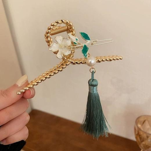 【新款古风流苏精美重工艺鲨鱼夹】铃兰花流苏盘发抓夹发饰，盘发金属花朵鲨鱼抓夹，款式多用后脑勺古风发夹子女发卡夏季花朵鲨鱼夹头QQ 商品图9