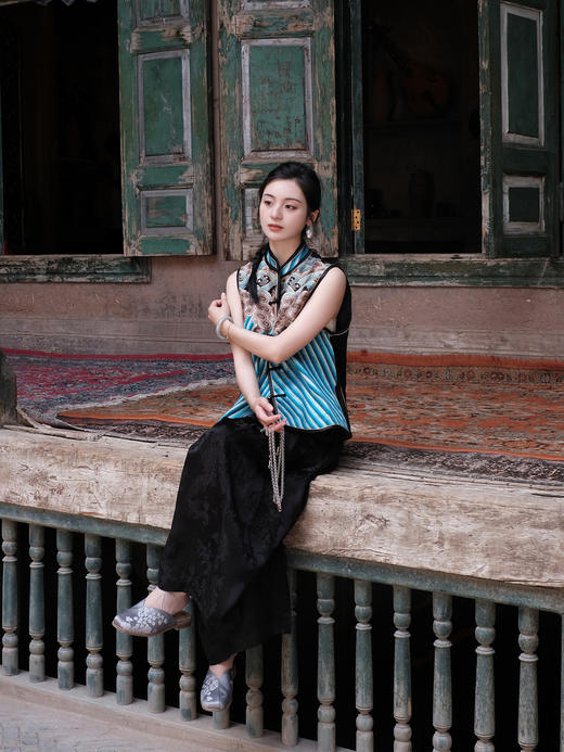 盛唐牡丹盛奢系列|老绣片江崖海水纹马夹(特殊商品不退不换) 商品图9